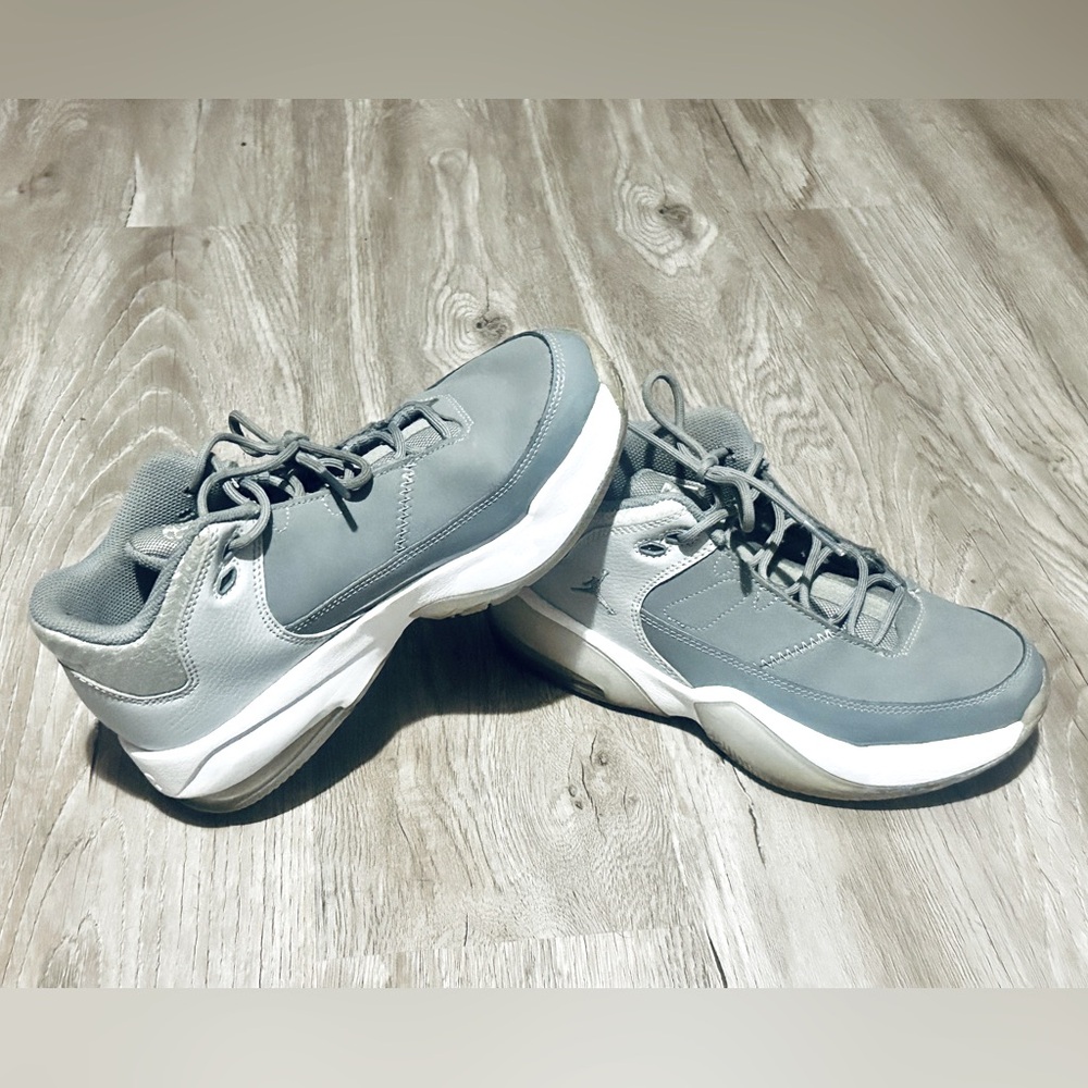 Gray Jordan’s Size 5.5Y/7W